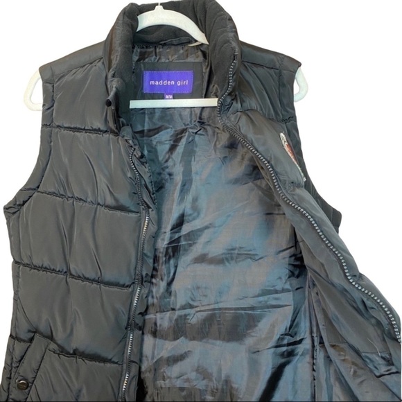 MADDEN GIRL Black Puffer Vest - Picture 4 of 7